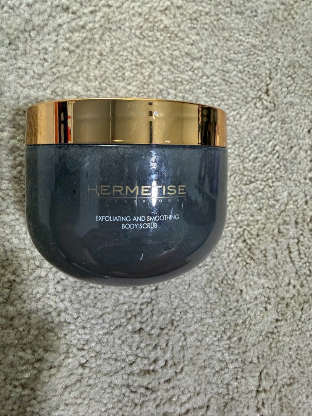 Hermelise Exfoliating & Smoothing Body Scrub - Black with Gold Lid